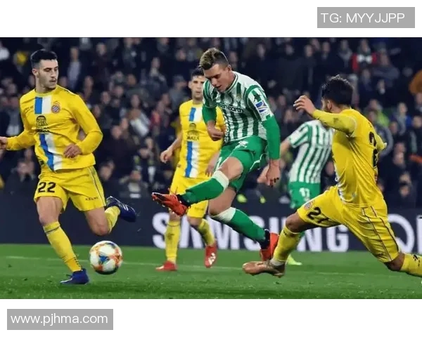 去年皇马与巴萨的巅峰对决回顾及精彩瞬间分析